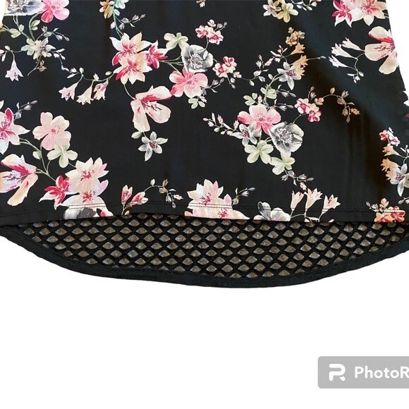 EXPRESS Floral Blouse with Mesh Details - Picture 2 of 6